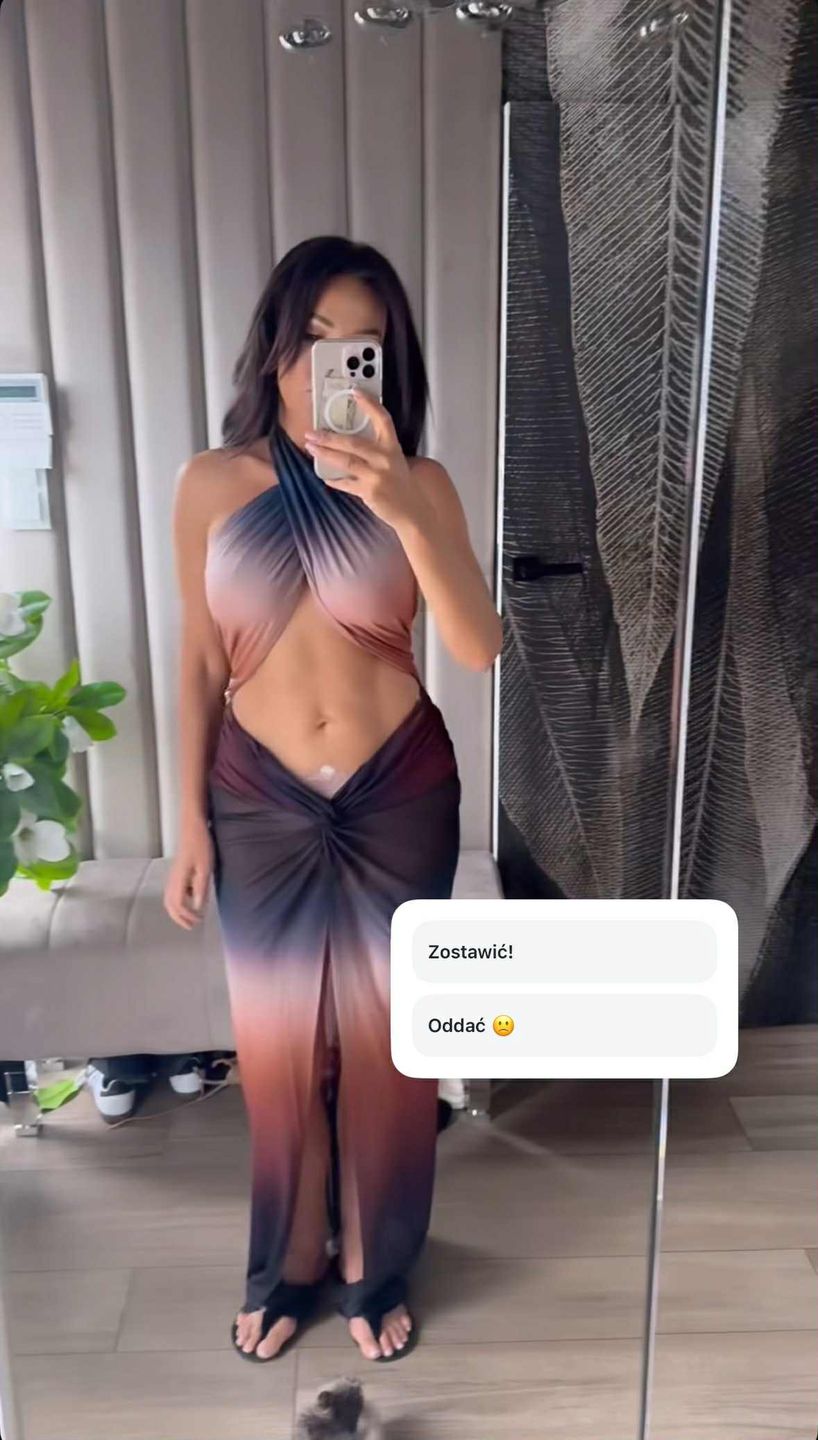 Sylwia Bomba odsłania umięśniony brzuch