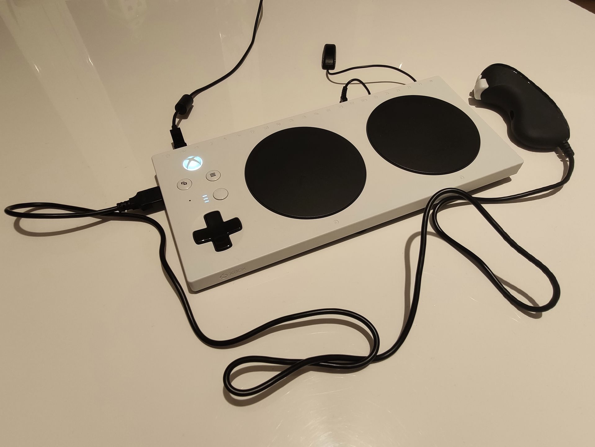 Xbox Adaptive Controller: sprawdziłem kontroler, który łamie bariery 2