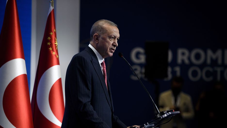 Prezydent Turcji Recep Tayyip Erdogan w ostrych słowach zaznaczył, że nie zamierza rozmawiać z premierem Grecji na szczycie NATO w Madrycie. 