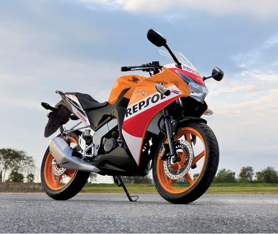 Używany motocykl 125 cm3 za dwie pensje. Nie musi być nudno