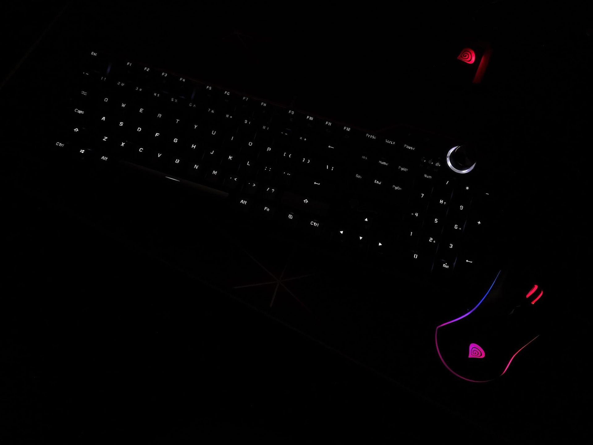 Test Genesis RX85 – pełnowymiarowa klawiatura mechaniczna z podpórką, na każdą kieszeń 8