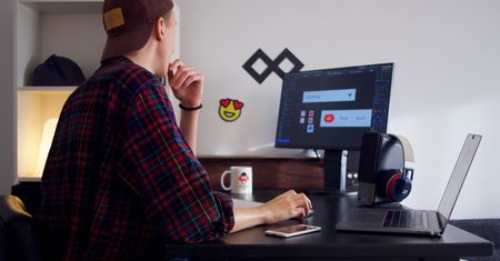 Asus ProArt PQ22UC. Zapowiadany monitor OLED wreszcie trafi do sklepów, ale cena jest obłędna