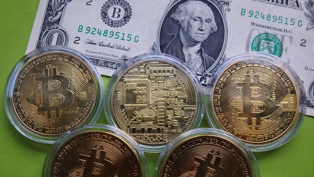 YICHANG, CHINA - JUNE 8, 2021 - Photo taken on June 8, 2021 shows commemorative bitcoin coins in Yichang, Hubei Province, China.
 (Photo credit should read Costfoto/Barcroft Media via Getty Images)