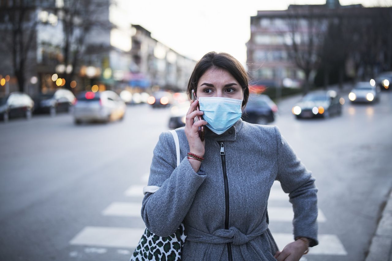 Obowiązek zakrywania twarzy. Co można zrobić, aby lepiej oddychać w maseczce ochronnej?