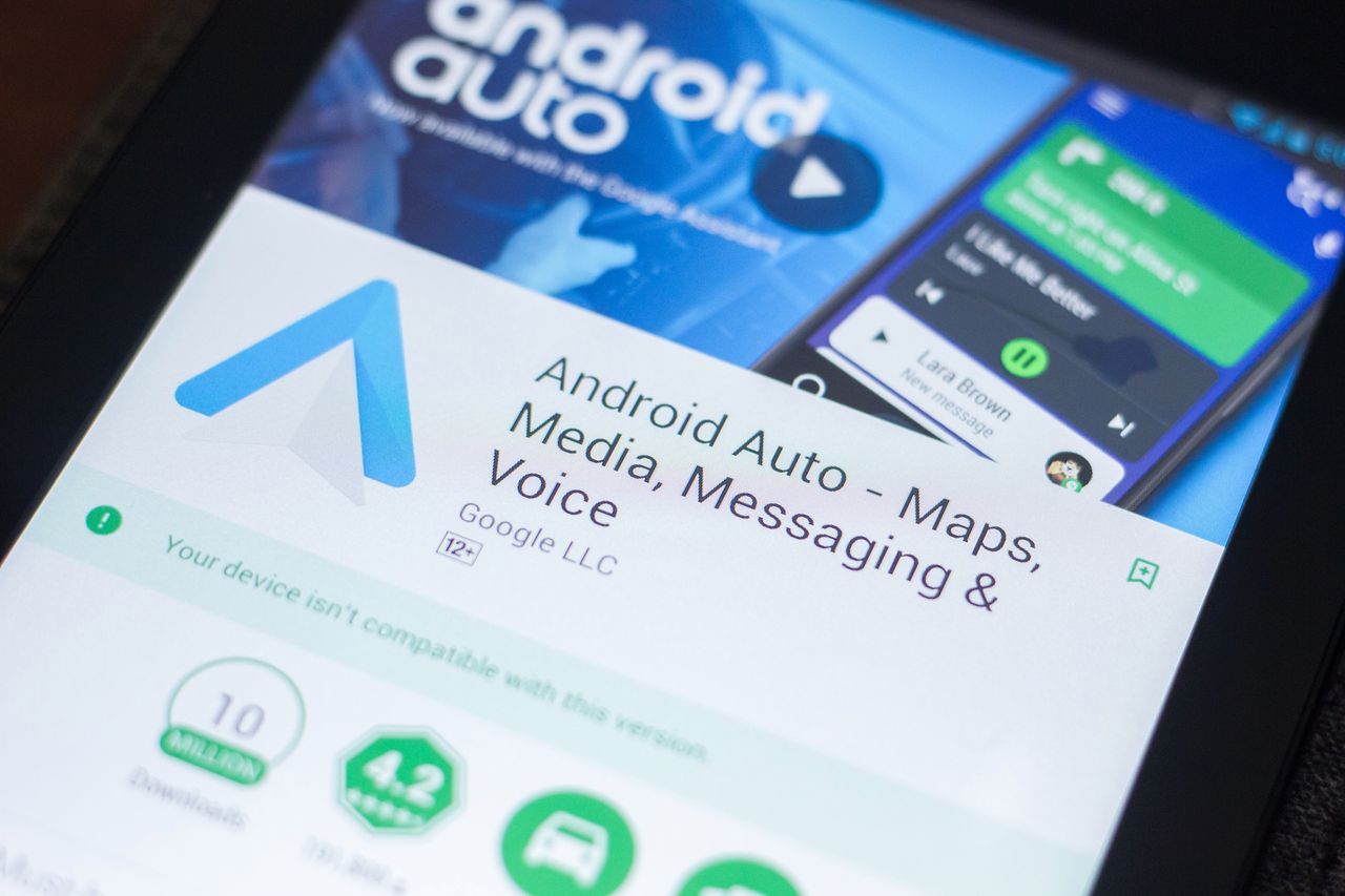 Nowa wersja Android Auto dostępna do pobrania. (depositphotos)