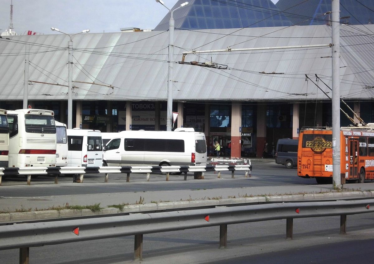 Dworzec autobusowy Sinegorje w Czelabińsku. Tu przestępca spotkał dziewczynę, którą potem przez 14 lat więził w domu i gwałcił