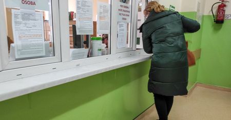 Miliony na skrócenie kolejek niewiele dały. "Teoria mija się praktyką"
