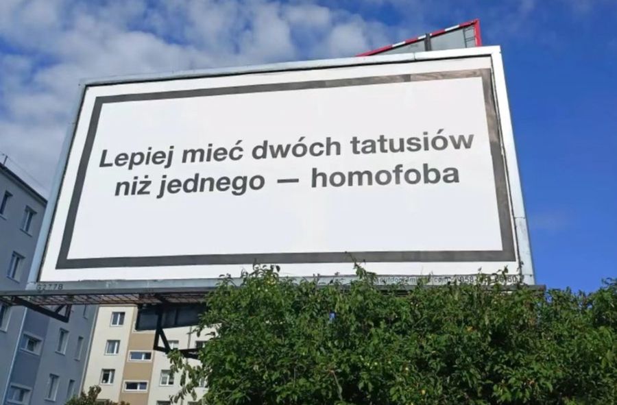 "Kontrowersyjny" billboard w Gdyni. Słychać kwik homofobów