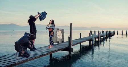 Elinchrom ELM8 to przenośna lampa LED z wbudowanym akumulatorem