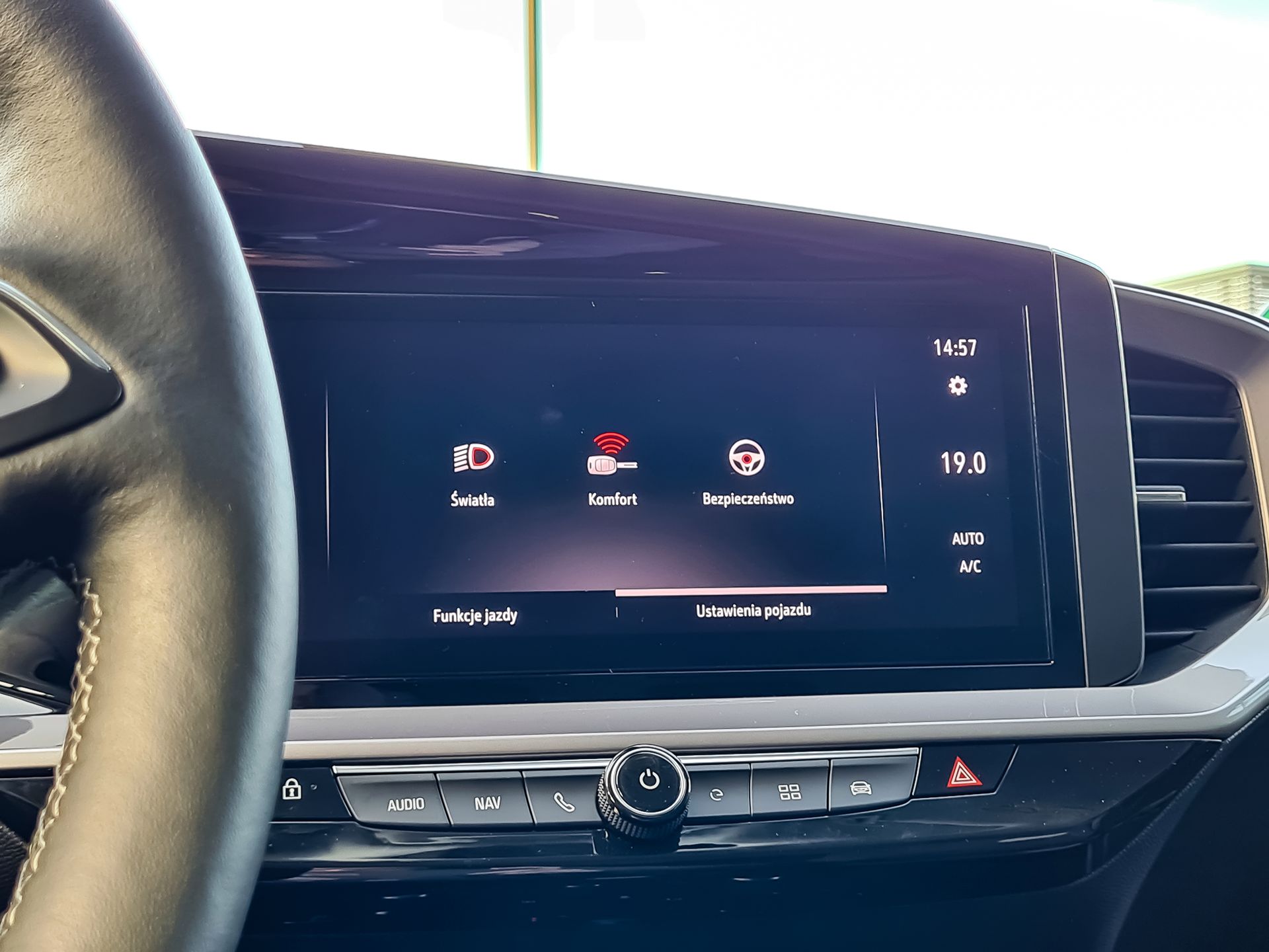 Opel Mokka-e: Systemy bezpieczeństwa i wsparcia kierowcy oraz nowy system info-rozrywki 12