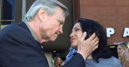 Angelina Jolie NIE ZAPROSIŁA OJCA na ślub?