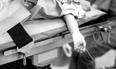 Rodzinny dramat pod Ciechanowem. Dziewczynka zatruła się środkami przeciwko gryzoniom