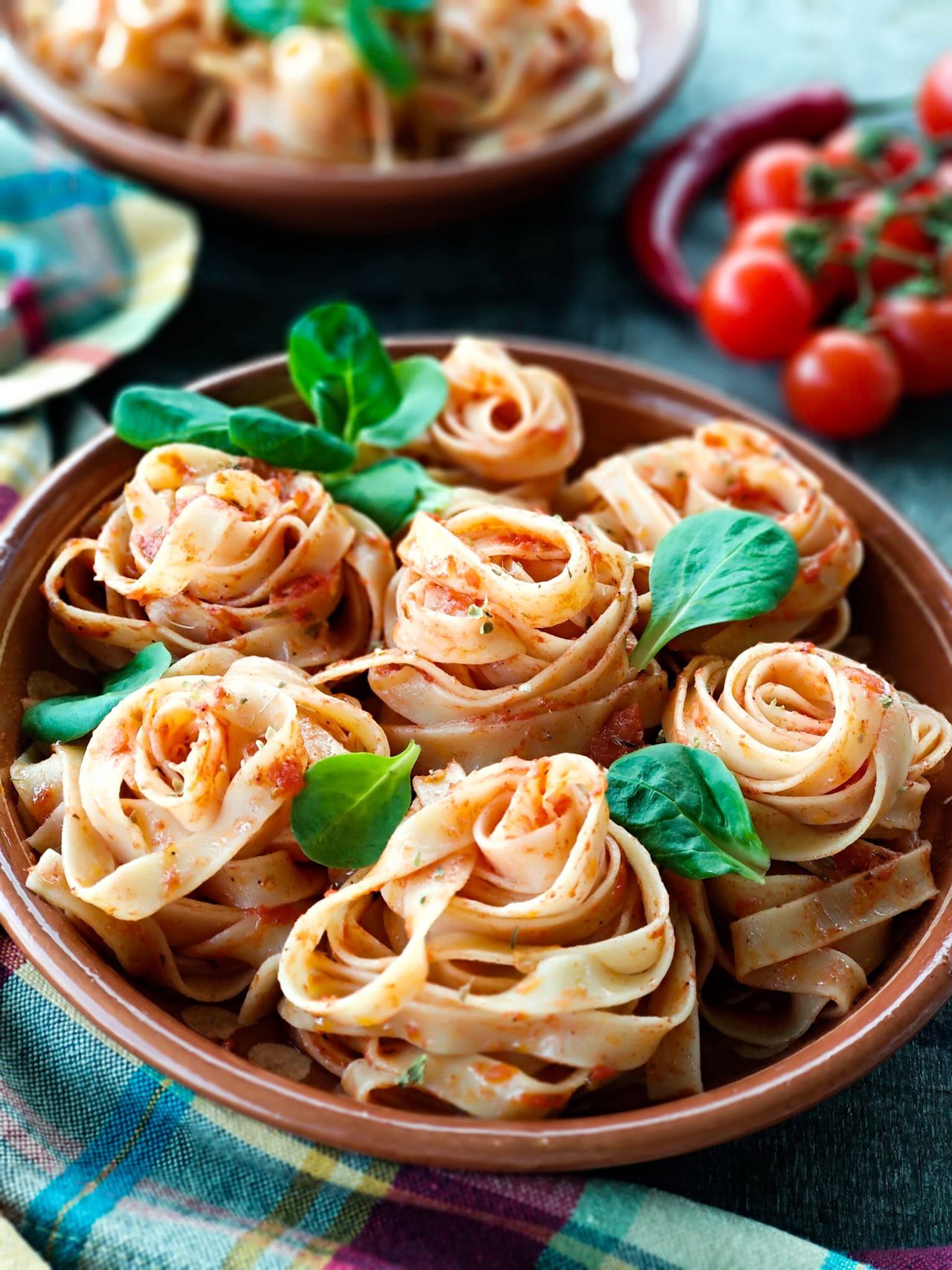 Tradycyjne spaghetti z sosem pomidorowym