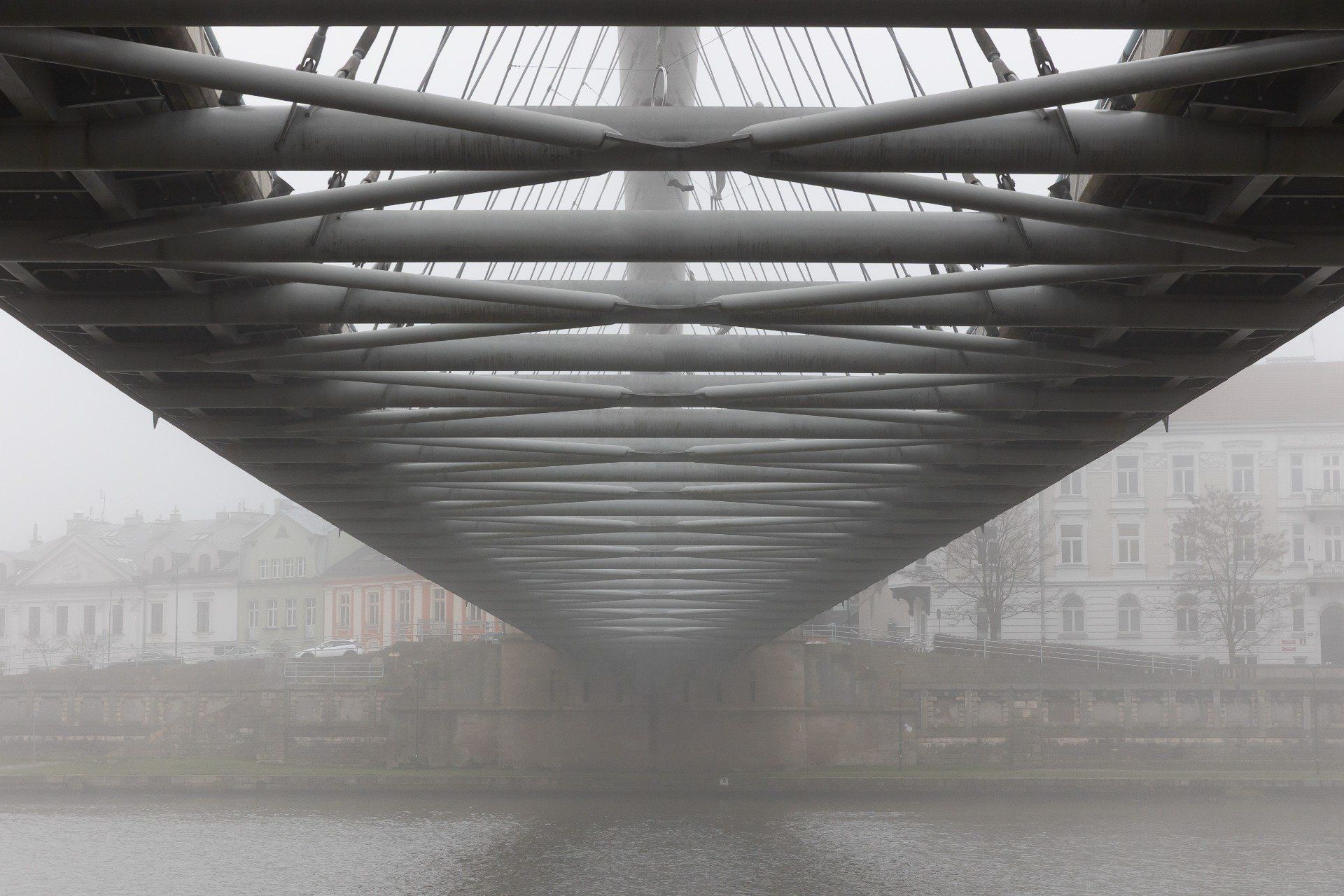 Kraków tonie we mgle. Służby ostrzegają