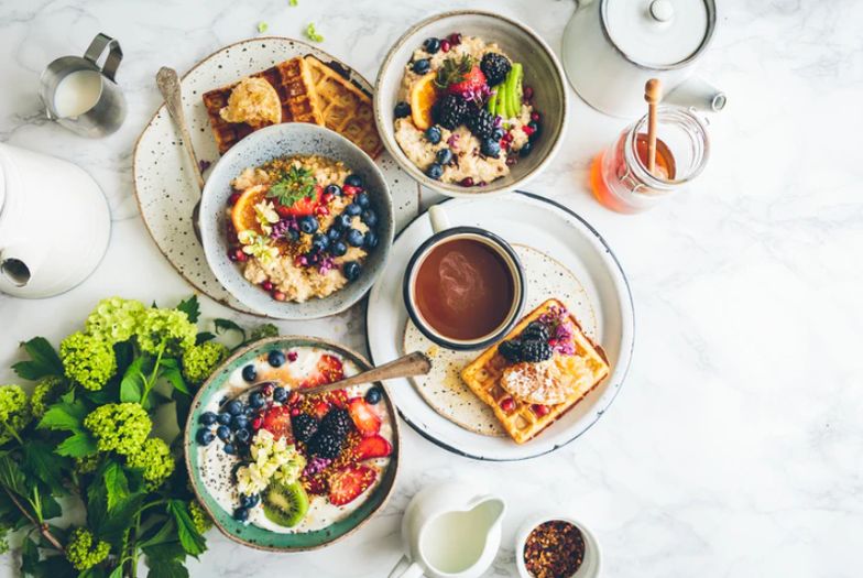 Pełnowartościowe śniadanie – jak powinno wyglądać?