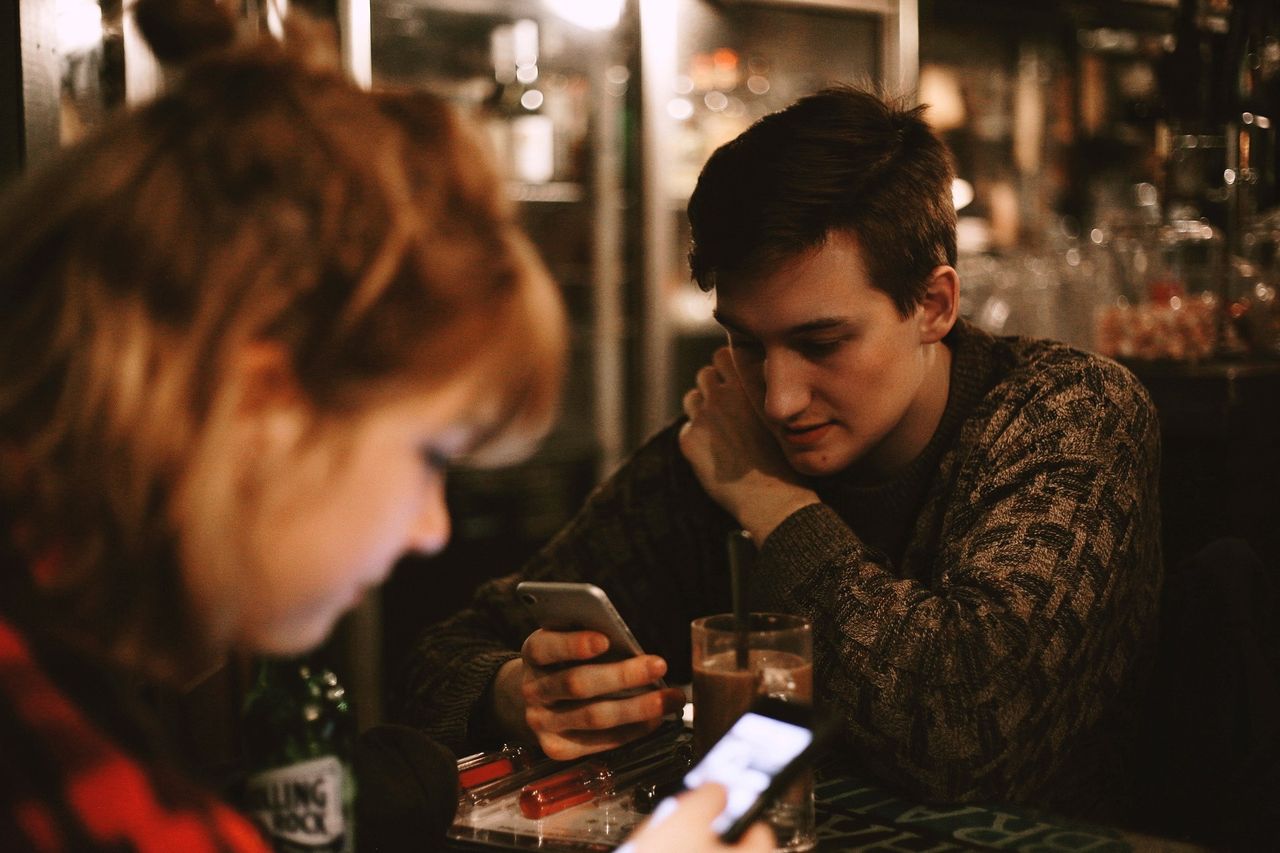 Technologia zabiera dzieciom skupienie i relacje. Psycholodzy zwracają uwagę