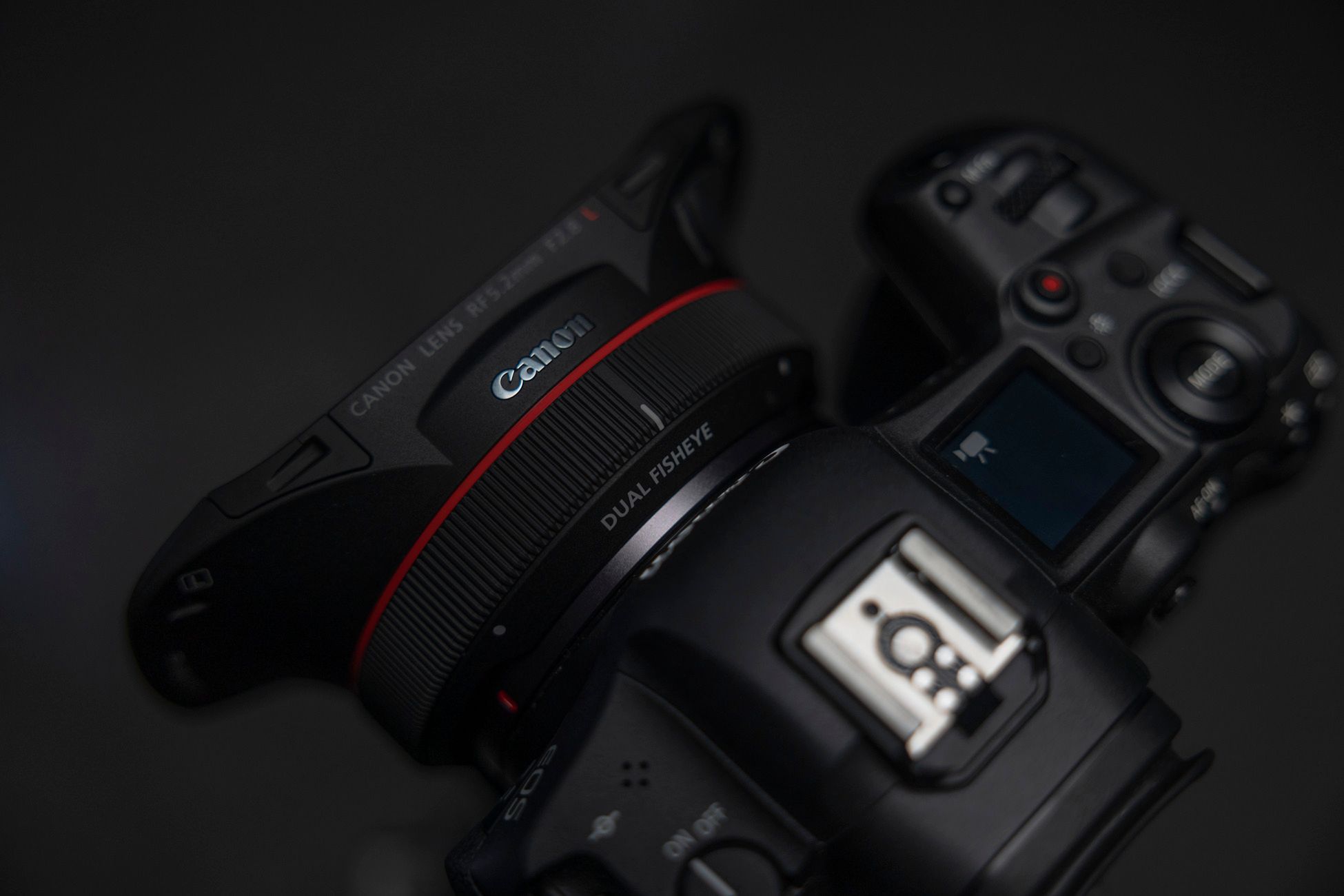 Canon RF 5.2 mm f/2.8L Dual Fisheye to specjalny podwójny obiektyw do VR 3