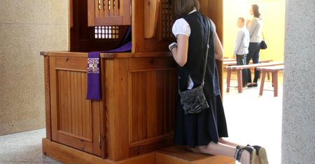 Ksiądz wybiegł z konfesjonału. Później bała się iść do spowiedzi
