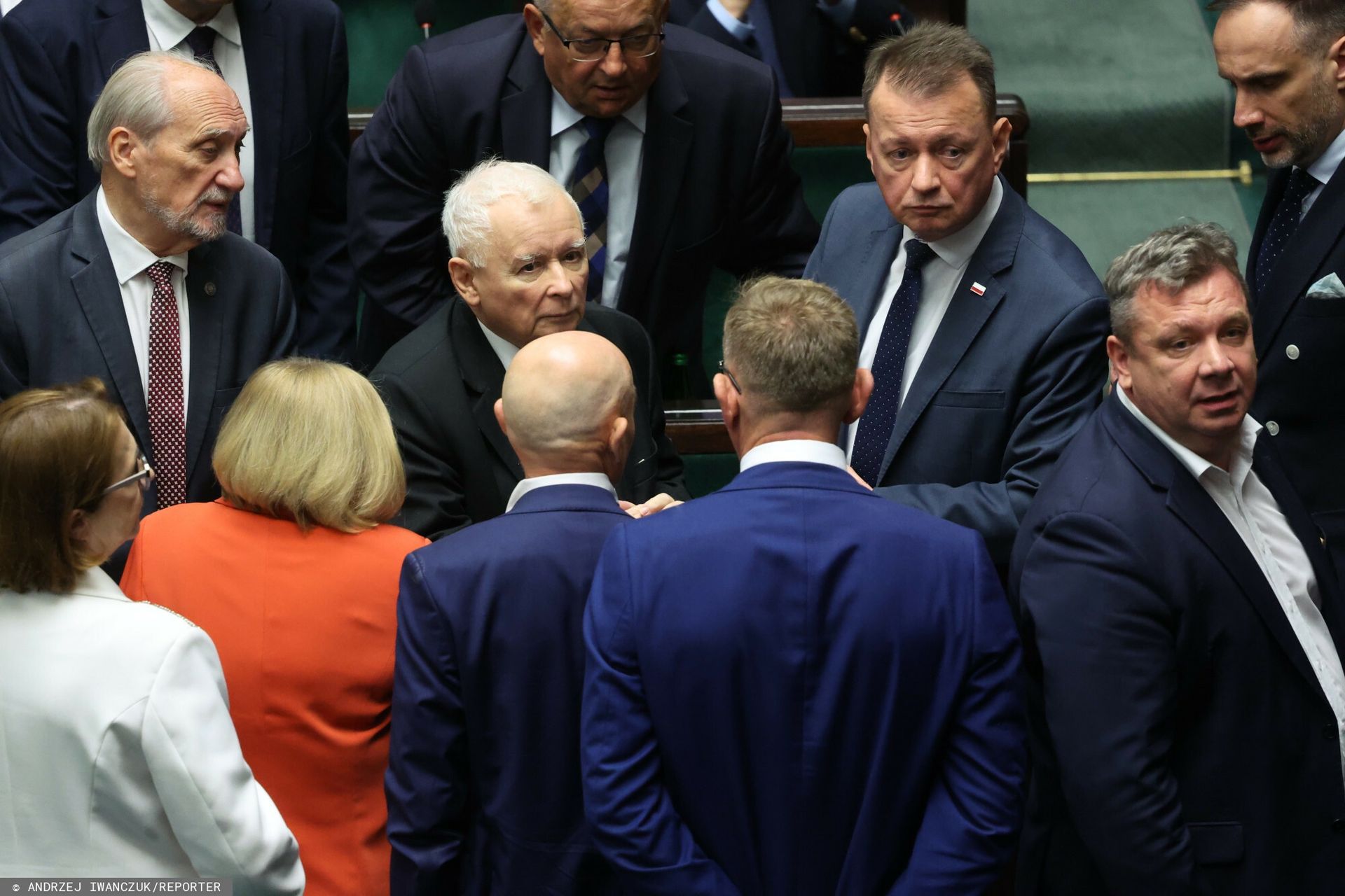 Zdjęcie do aktualności: Zonda-afera uderza w prawicę. Sezonowa burza czy trzęsienie ziemi? [OPINIA]
