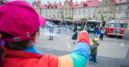 Plac Zamkowy zamieni się w minizajezdnię autobusową. Atrakcje dla małych i dużych, wstęp wolny