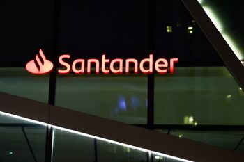 Santander ostrzega przed telefonami. Podał kluczowe zasady