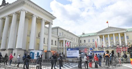 Pracownicy proszą o wolne na szczepienie. Pracodawcy każą im się szczepić po godzinach pracy