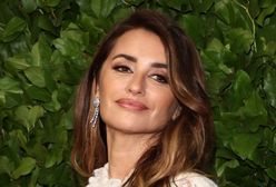 Penelope Cruz w przezroczystej kreacji zadaje szyku na Gotham Awards. Ikona stylu?