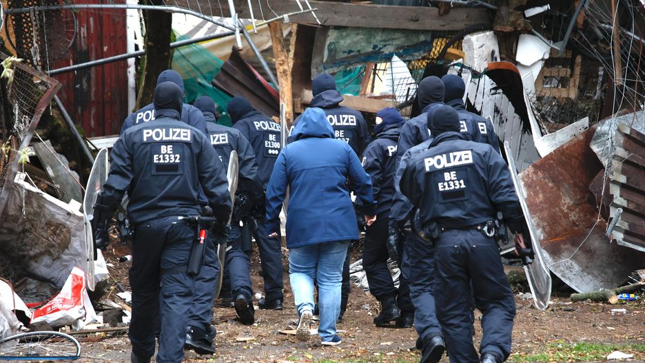 BERLIN, GERMANY - OCTOBER 15: Police escort a bailiff in the location of the left alternative site trailer Camp Kopi on October 15, 2021 in Berlin, Germany. The so-called Wagenburg Köpi has been one of the symbolic projects of the left-wing radical scene in Berlin for many years(Photo by Carsten Koall/Getty Images)