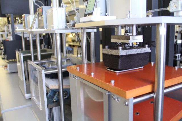 Apple: "Problemy z wygięciami dotknęły tylko 9 osób. Nowe iPhone'y są wytrzymałe!" 3