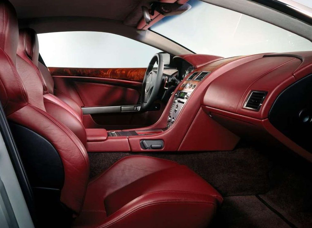 Aston Martin DB9 [2004]