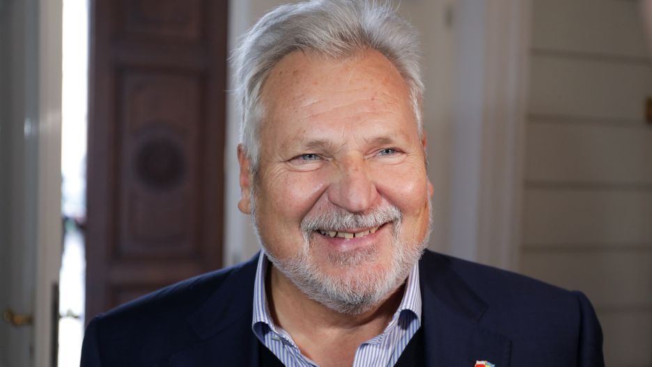 Były prezydent RP Aleksander Kwaśniewski na międzynarodowej konferencji "Bezpieczeństwo wschodniej flanki NATO - rola Polski" 