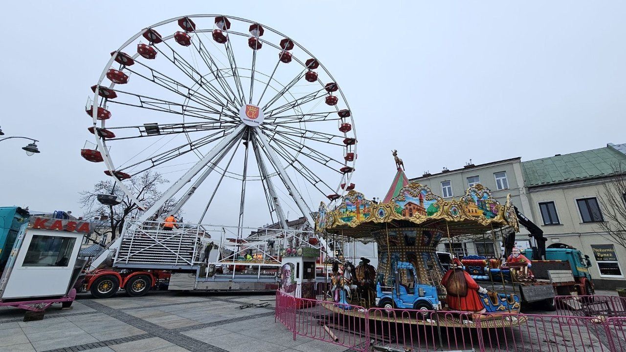 Magiczny Grudzień w Kielcach. Będą Orszak Świętego Mikołaja, jarmark, koło widokowe, ciężarówka Coca-Coli
