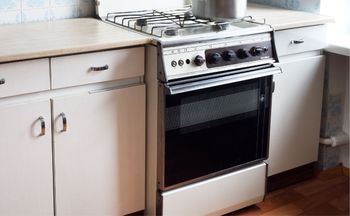 Do czego służy szuflada pod piekarnikiem? Wielu używa nieprawidłowo