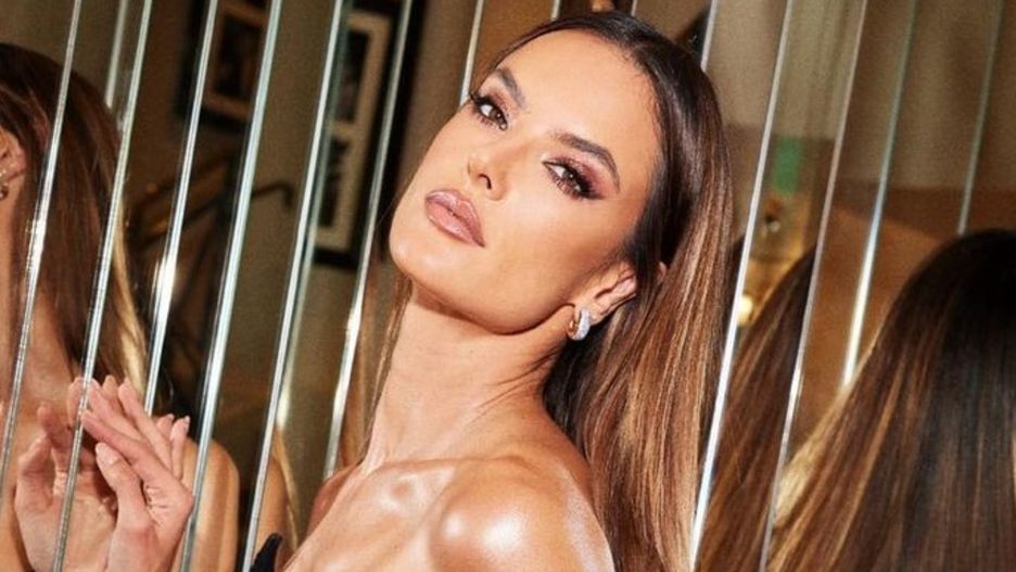 Alessandra Ambrosio zaprezentowała się w błyszczącej kreacji 