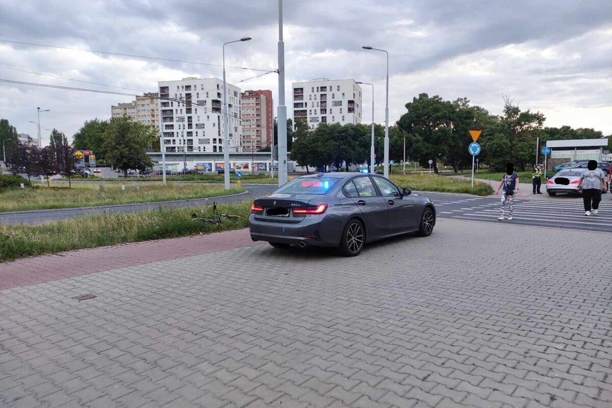 Nieoznakowany radiowóz BMW