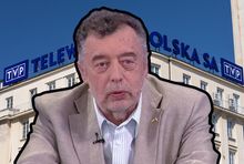 Kazimierz Wóycicki na tle siedziby Telewizji Polskiej