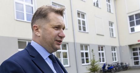 Atak na biuro Czarnka. Minister edukacji: "Chamstwo"