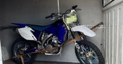 Otwock: Motocyklista popisywał się przed maską radiowozu. Stanie przed sądem