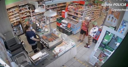 Śląsk. Zapłaciły za zakupy cudzą kartą bankomatową. Policja prosi o pomoc