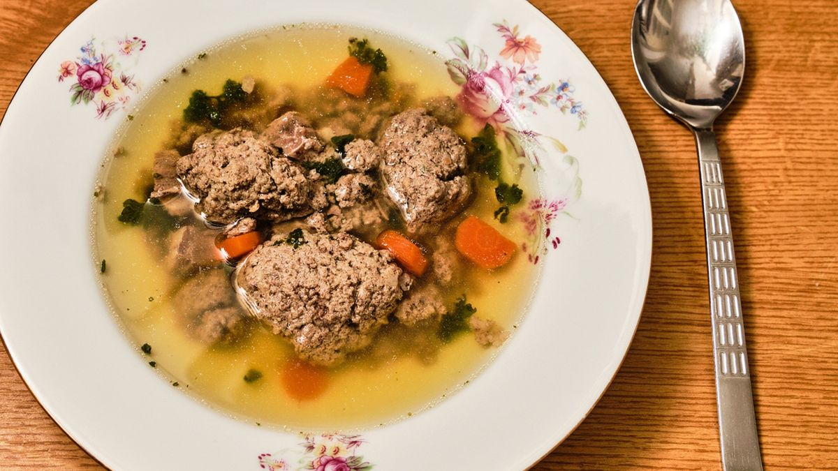 Czeski rosół z kluskami z wątróbki