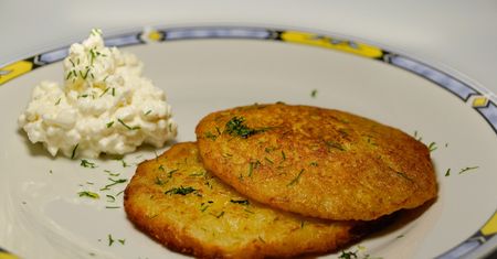 Placki ziemniaczane bez tarcia i smażenia. Tajemny składnik zmienia wszystko