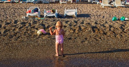 Ich córka zgubiła się na plaży. Rodzice nie poznali własnego dziecka