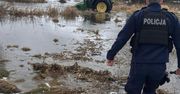 Zambrów: 20-latek uciekał traktorem przed policjantami. Utknął w rzece