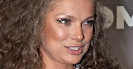 Elegancka Joanna Liszowska prezentuje na ściance NOWĄ FRYZURĘ (ZDJĘCIA)