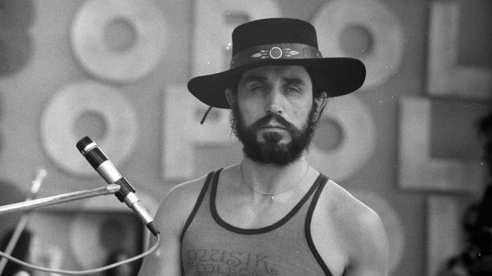 Dlaczego Czesław Niemen zmienił nazwisko?