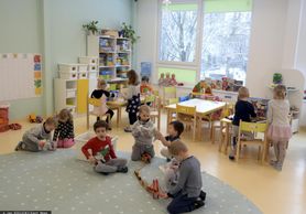 Koronawirus w Polsce. Żłobki i przedszkola otwarte od 6 maja. Lekarz komentuje decyzję rządu (WIDEO)