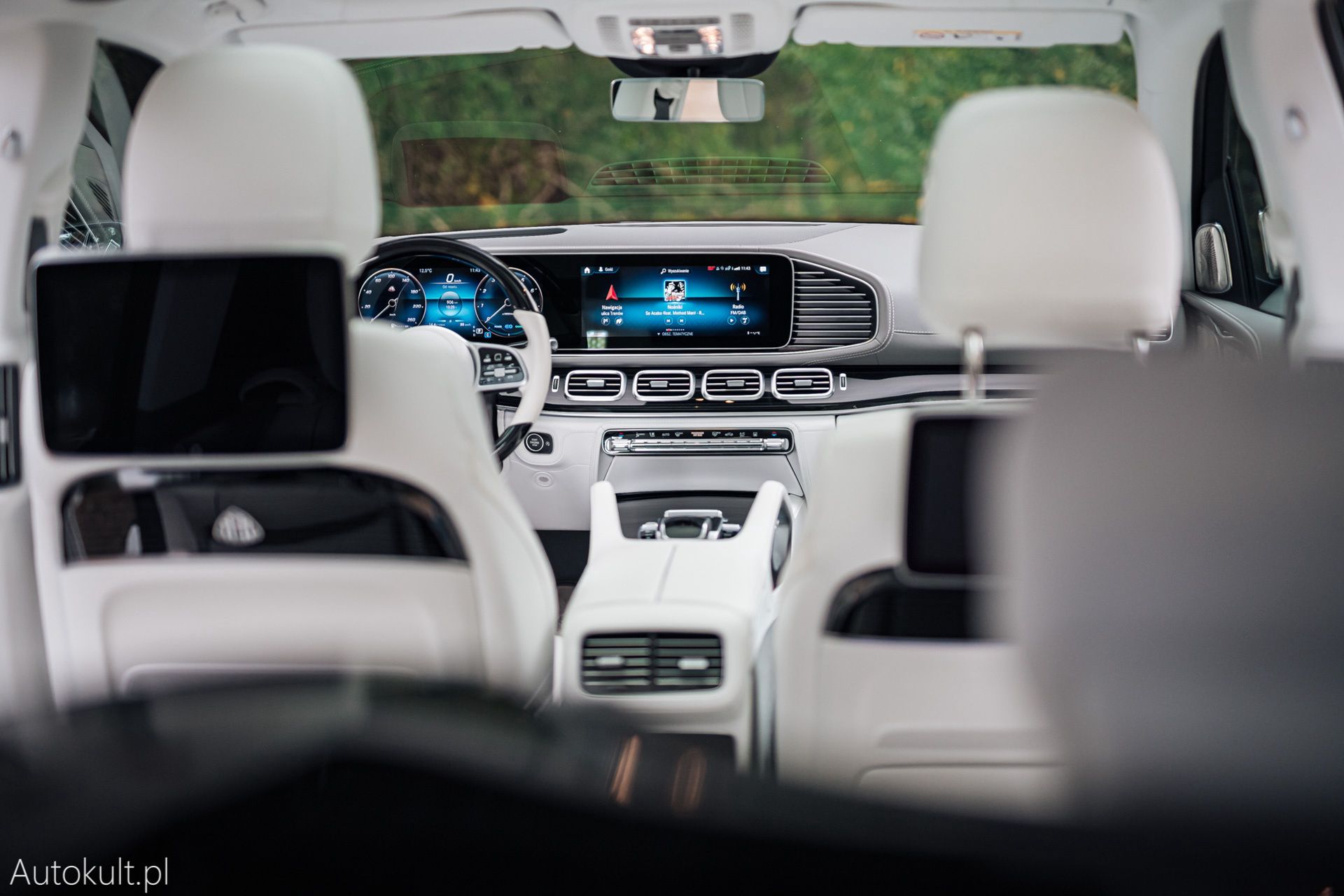 Range Rover (2022) vs Bentley Bentayga S (2022) vs Mercedes-Maybach GLS 600 (2022)