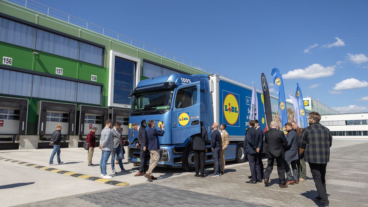 Nowy, elektryczny Mercedes we flocie Lidla