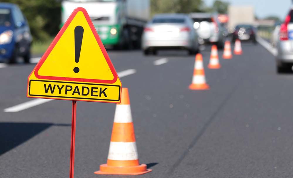 Sulechów: Wypadek na DK32. Dachowało Isuzu, dwie osoby ranne