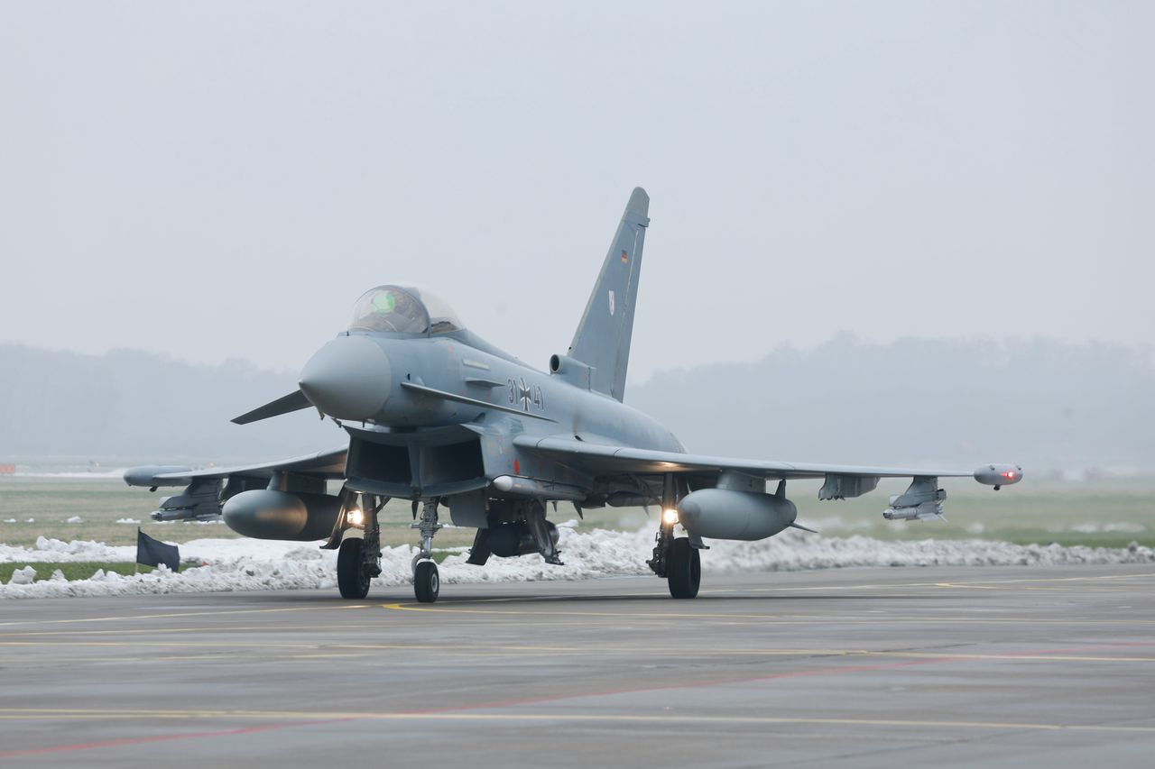 NATO wzmacnia obecność na wschodzie. Myśliwce dotarły do Polski